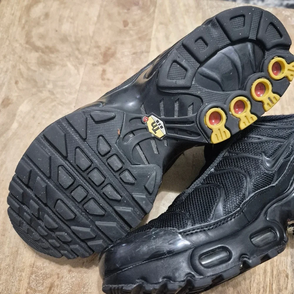 Nike Air Max Plus Kids Size 6.5Y Black Good